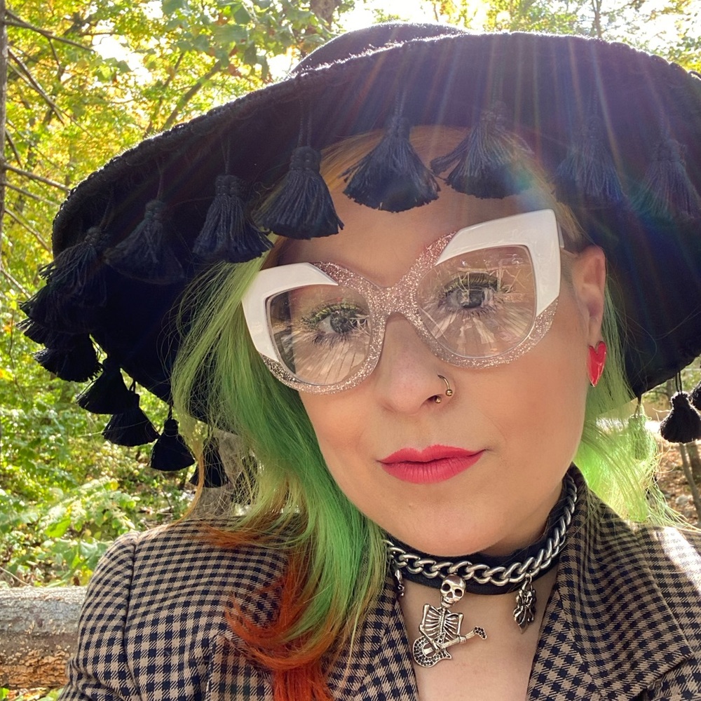 Meet your Posher, Courtney